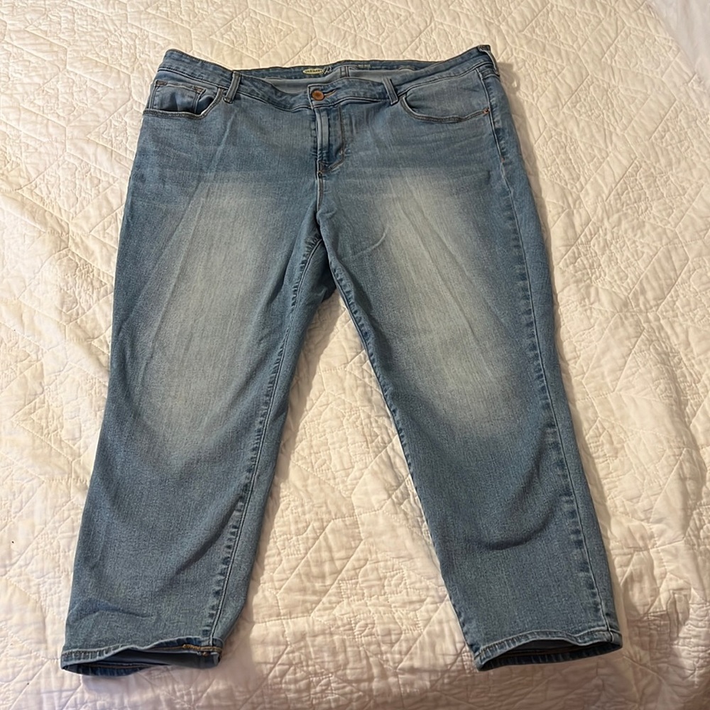 Old Navy Women’s Crops Size 18